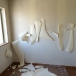 壁紙剥がし中の写真